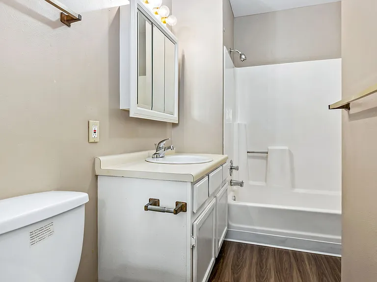 2507 W 27th St #B — Photo 7