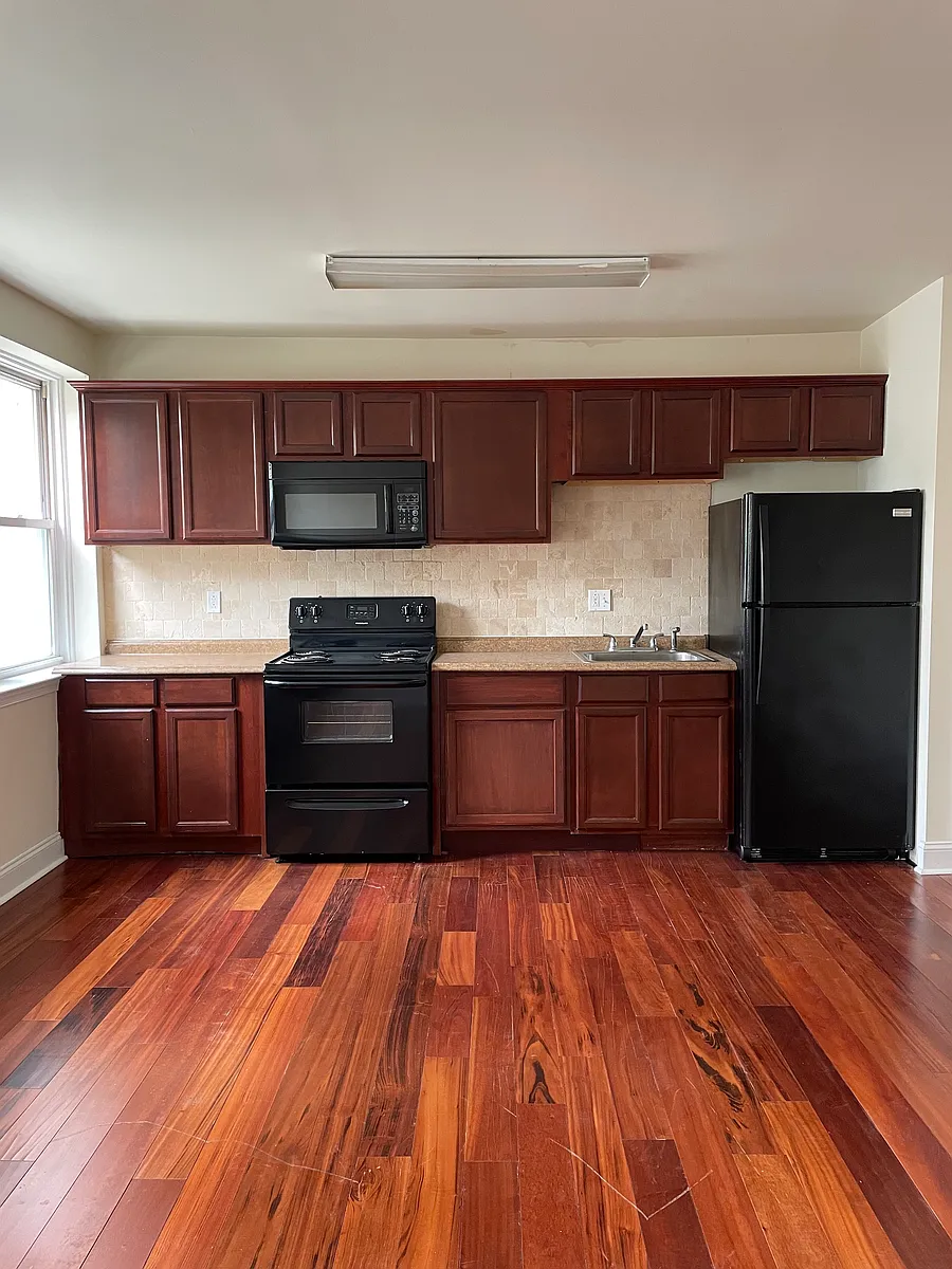 Building Photo - 744 E Vernon Rd #307