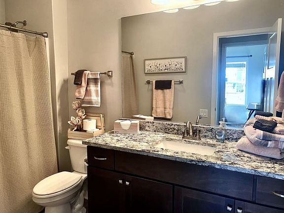 5th image of 832 Pinehurst Way