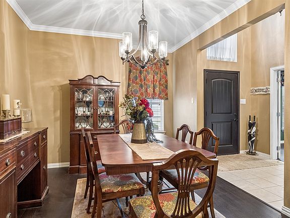 3rd image of 403 Springtree Rd