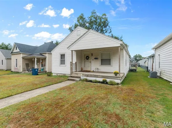 329 W Parker Ave, Chaffee, MO 63740