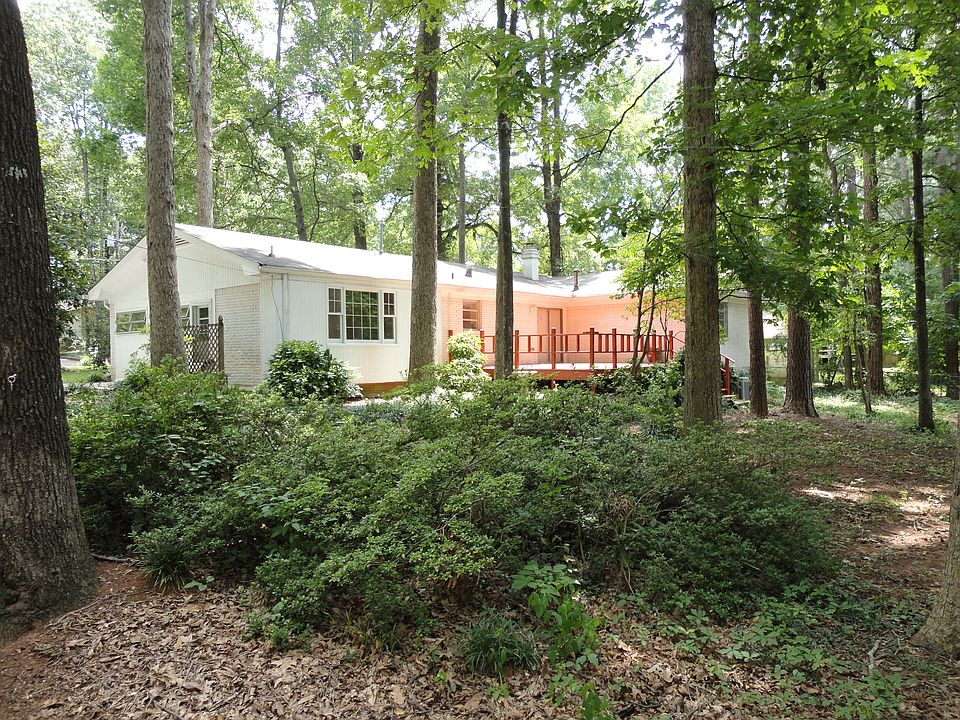 2nd image of 3918 Gloucester Dr