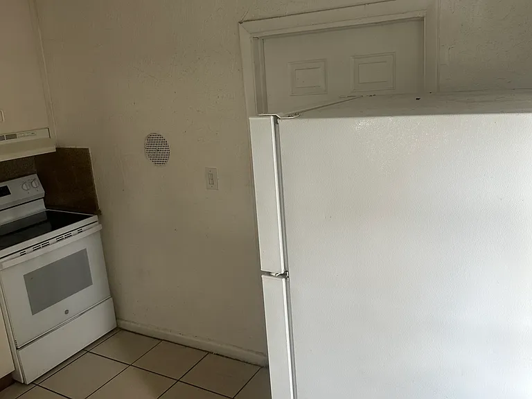 1788 SW 7th St #5 — Photo 7