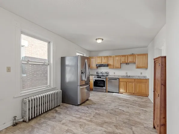 182 Harvard St #3, Cambridge, MA 02139