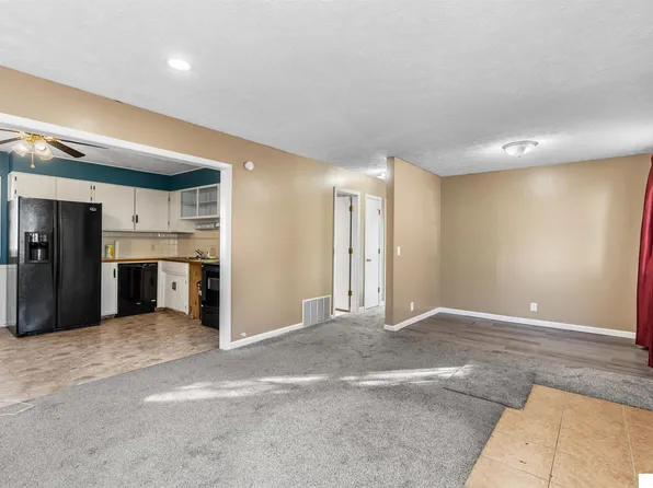 14176 Cindy Cir, Omaha, NE 68137