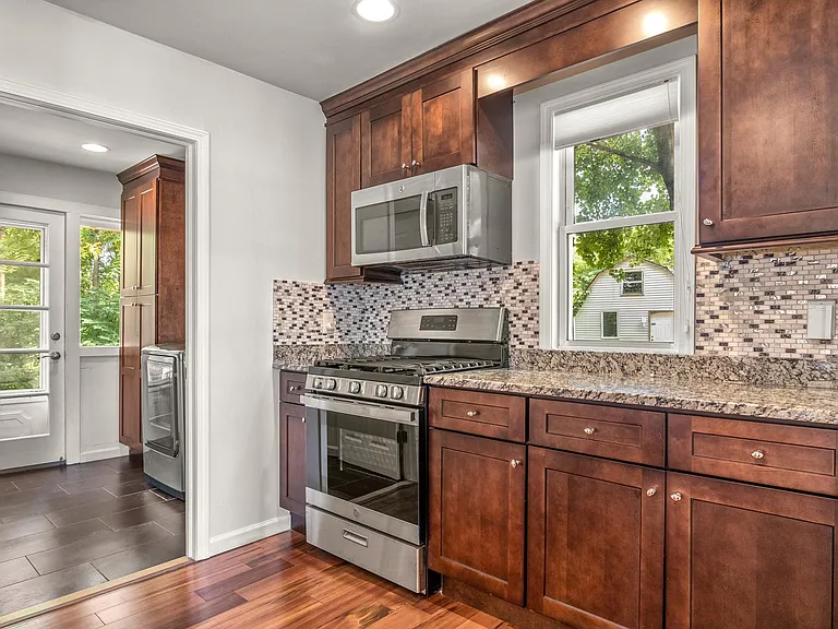 17130 Beck Rd — Photo 21