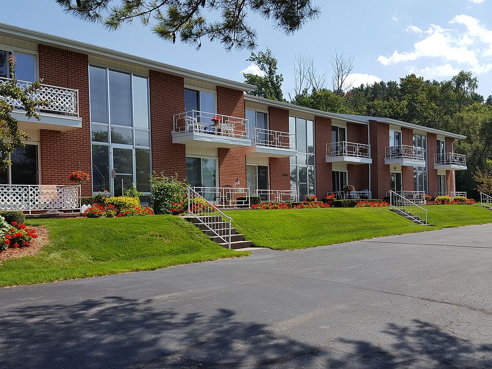 8050 Peninsula Dr APT 3, Traverse City, MI 49686 Zillow