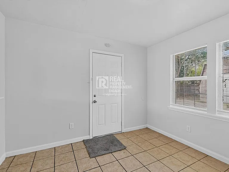4525 Hunter St — Photo 18