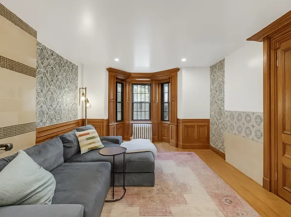 697 Jefferson Avenue image 10 of 22