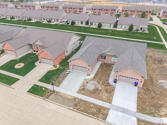 3rd image of 1922 Dunraven Rd