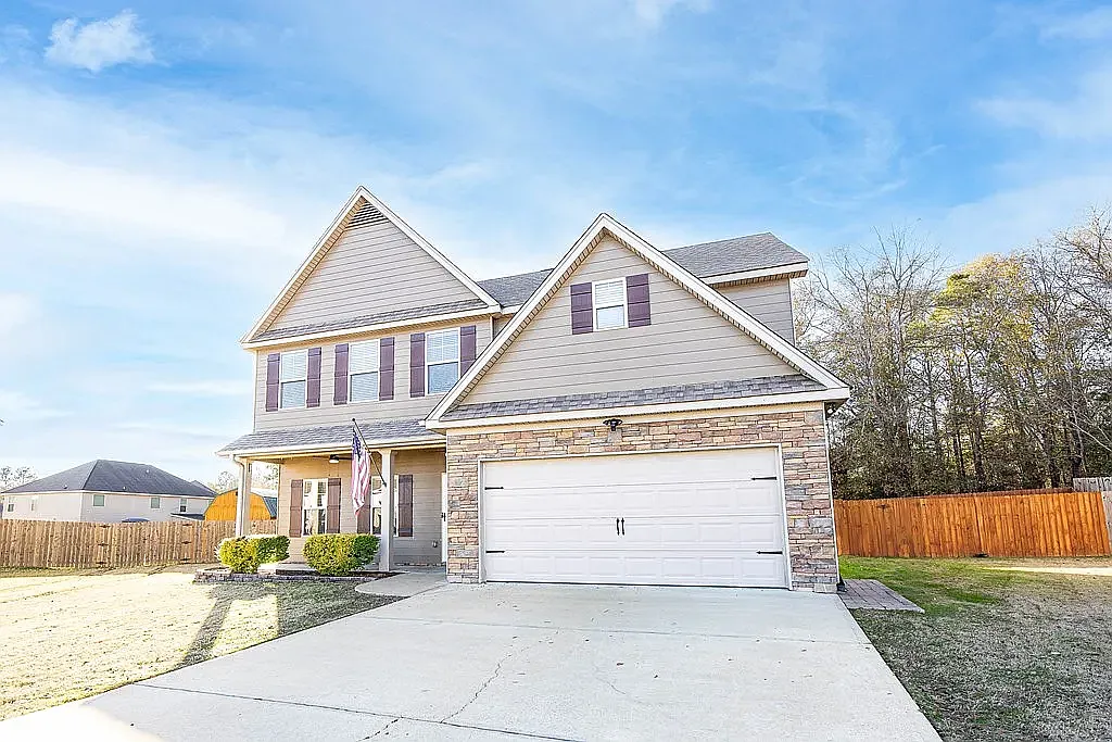 4 bed, 2562 sqft, $2,995 — Photo 3