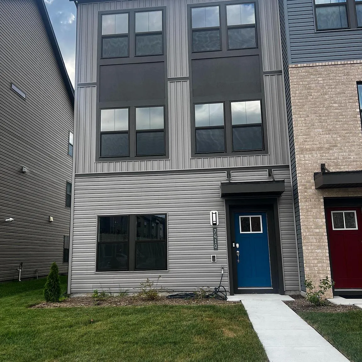 4 bed, 3.5 bath, 2160 sqft, $3,600 — Photo 2