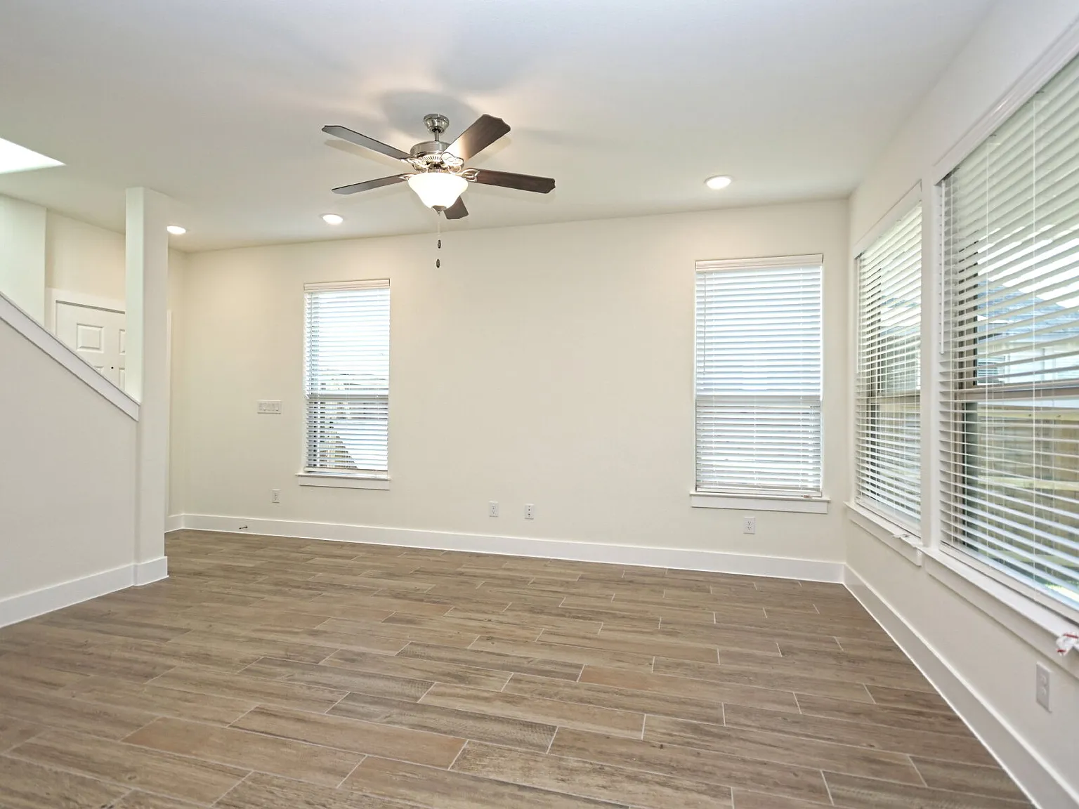 3 bed, 2.5 bath, 1517 sqft, $1,900 — Photo 2