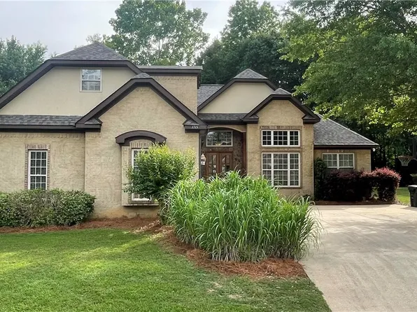 1715 Roanoke Ln, Auburn, AL 36830