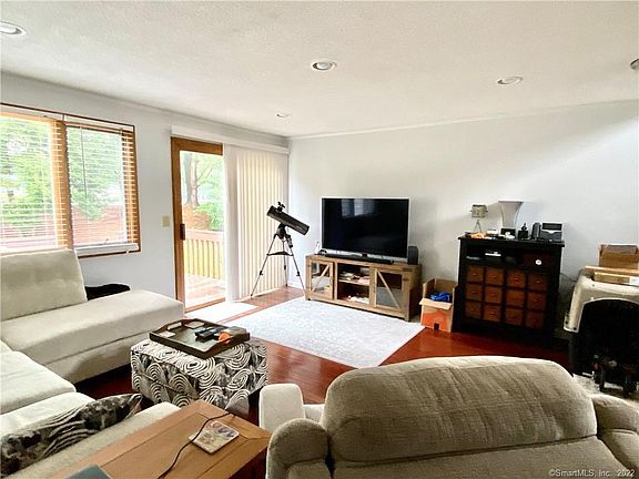 3rd image of 10 Arthur Dr #3