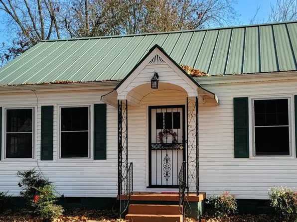 714 N Water St, Tuscumbia, AL 35674