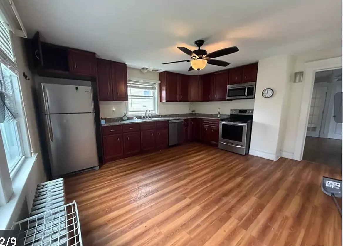 3 bed, 1100 sqft, $2,050 — Photo 1