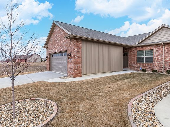 2nd image of 1906 Dunraven Rd