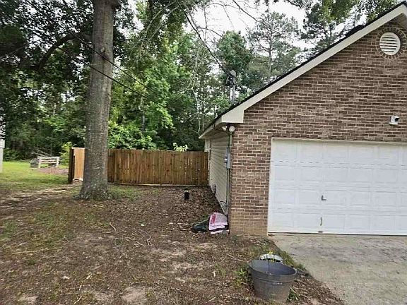 3rd image of 107 Oakwood Dr
