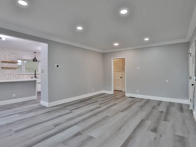 3031 Chestnut St — Photo 6