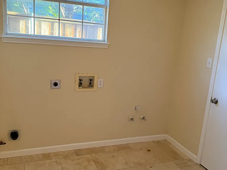 608 Herefordshire Ln — Photo 14
