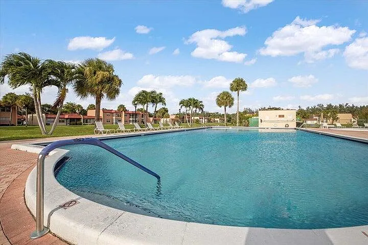 1 bed, 1.5 bath, 704 sqft, $1,250 — Photo 3