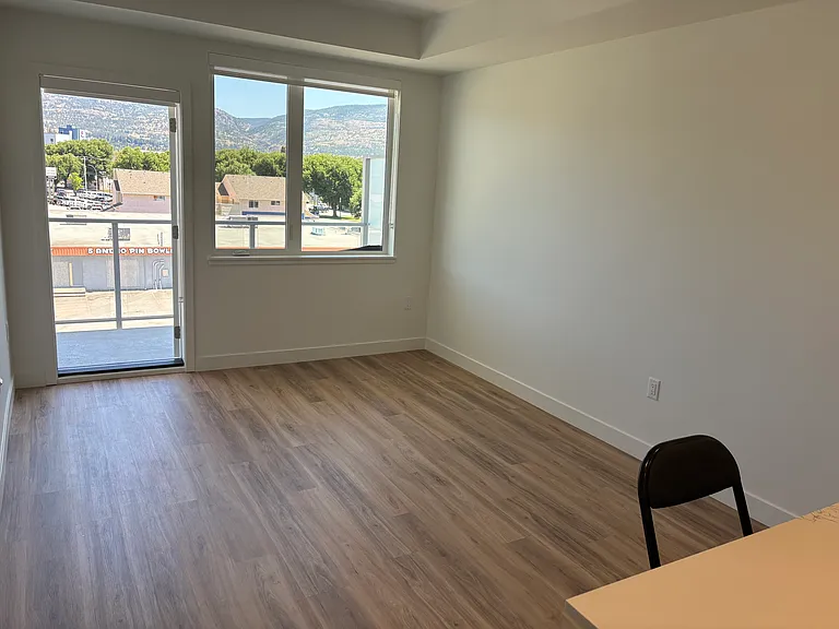 Spacious living room