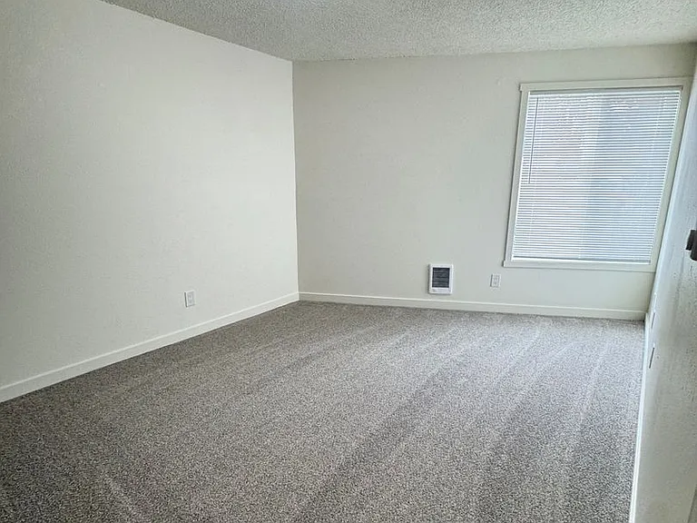 404 27th St SE — Photo 13