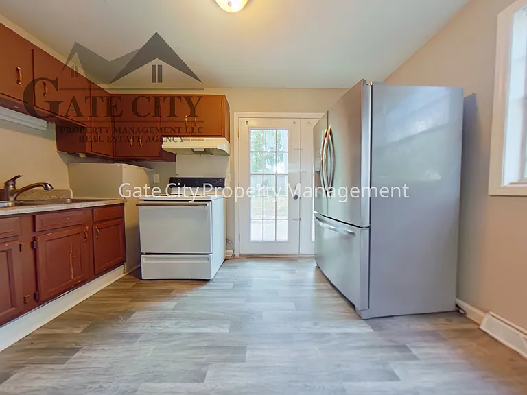 2021 Maywood St #A — Photo 2