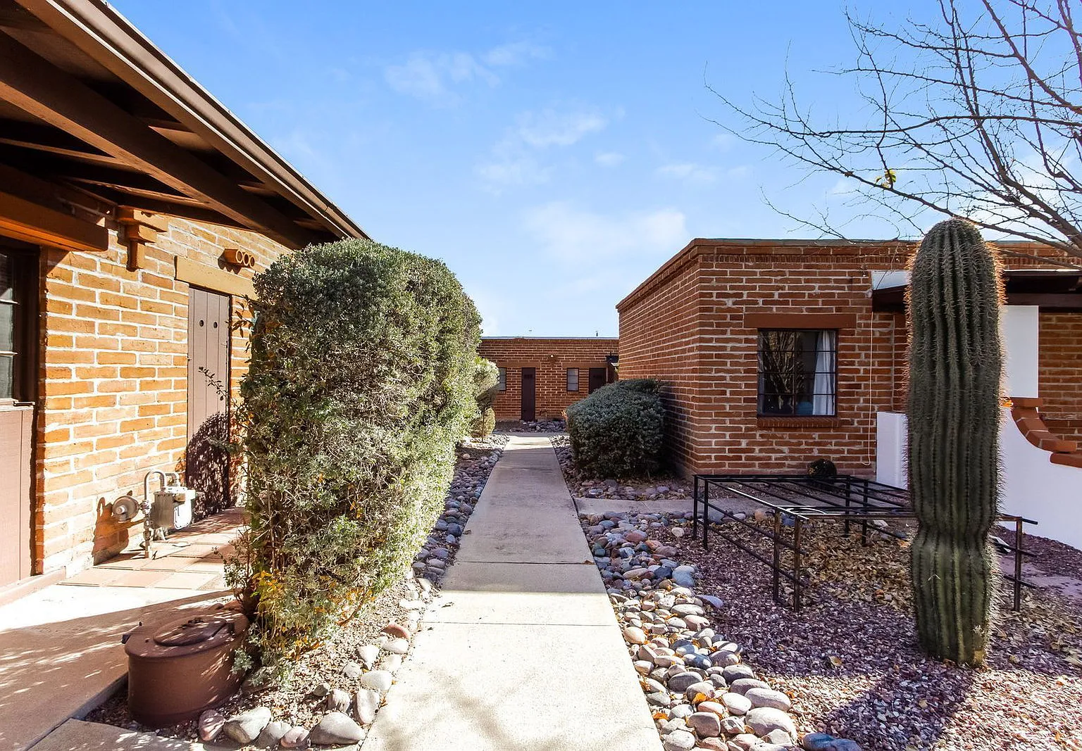 2 bed, 1.0 bath, 696 sqft, $1,150 — Photo 4