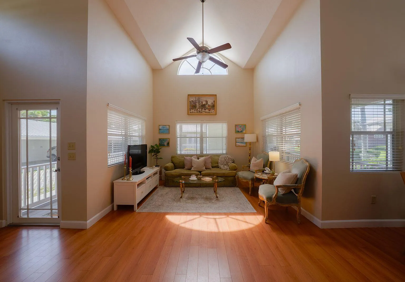 1 bed, 2.0 bath, 1464 sqft, $1,800 — Photo 1
