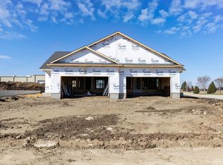 1202 Rock Ridge Cir, Waverly, IA 50677