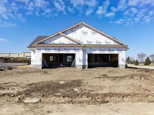 1204 Rock Ridge Cir, Waverly, IA 50677