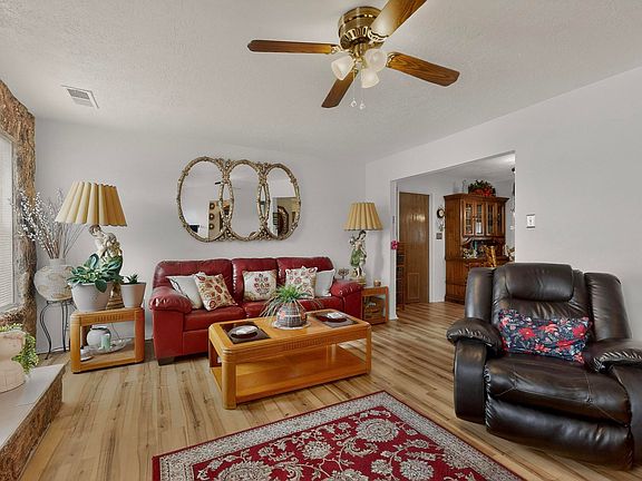 4th image of 1646 Domain Loop SE