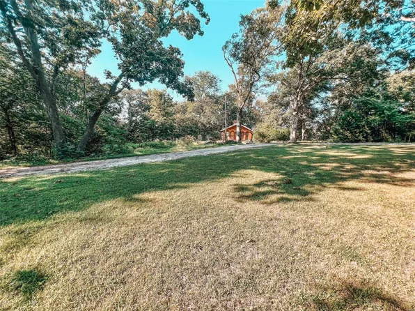 742 City Lake Rd, Hillsboro, IL 62049