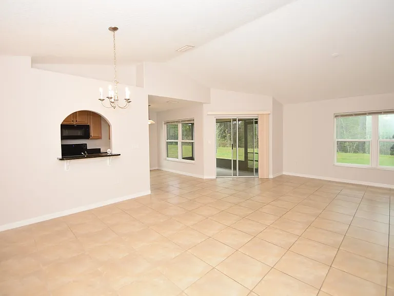 34 Renshaw Dr — Photo 5