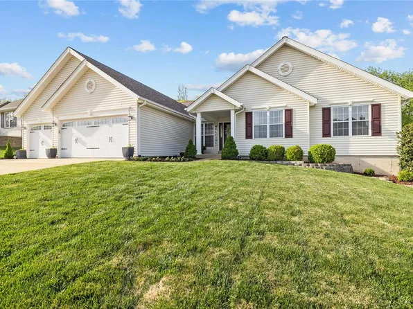 16051 Canterbury Estates Dr, Ballwin, MO 63021