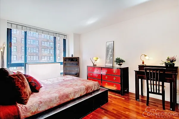 Rented by City Connections Realty | media 32