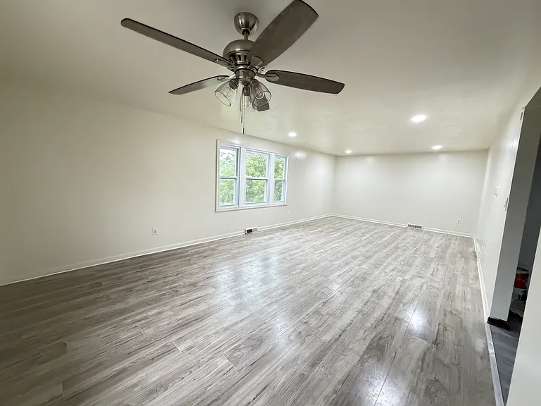 26 Sherry Dr #UPPER — Photo 2