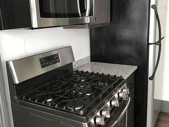 5th image of 2433 Vine St #2