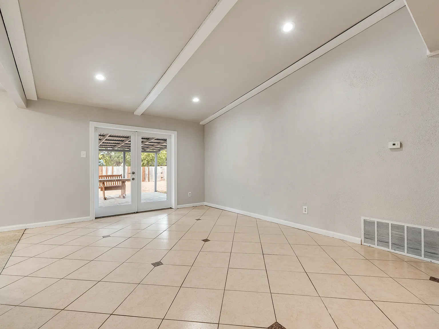 4 bed, 1415 sqft, $1,895 — Photo 2