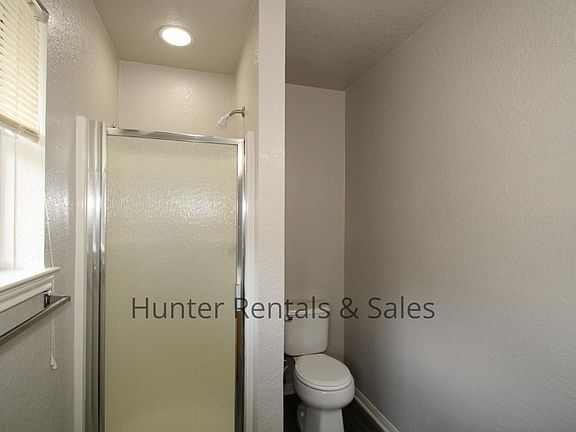 4th image of 923 Rosewood Dr APT A