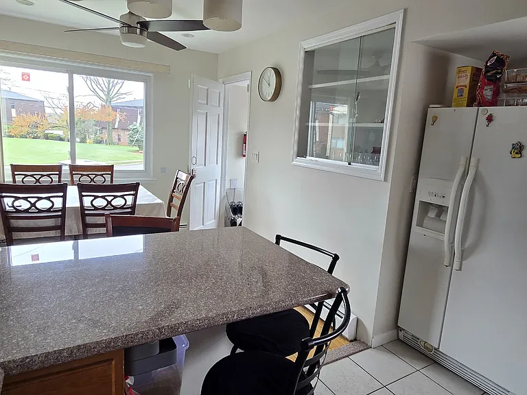 35 Universal Ave — Photo 11