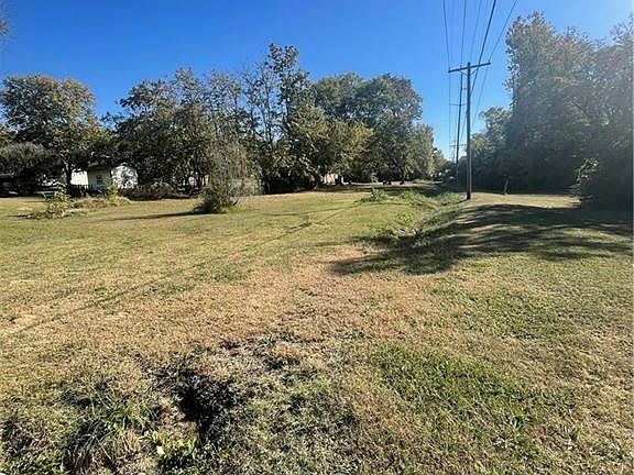 2nd image of NE 6th St