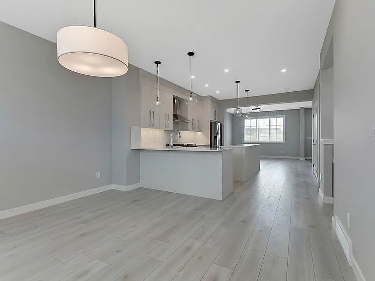 146 Creekside Dr SW #UPPER — Photo 14