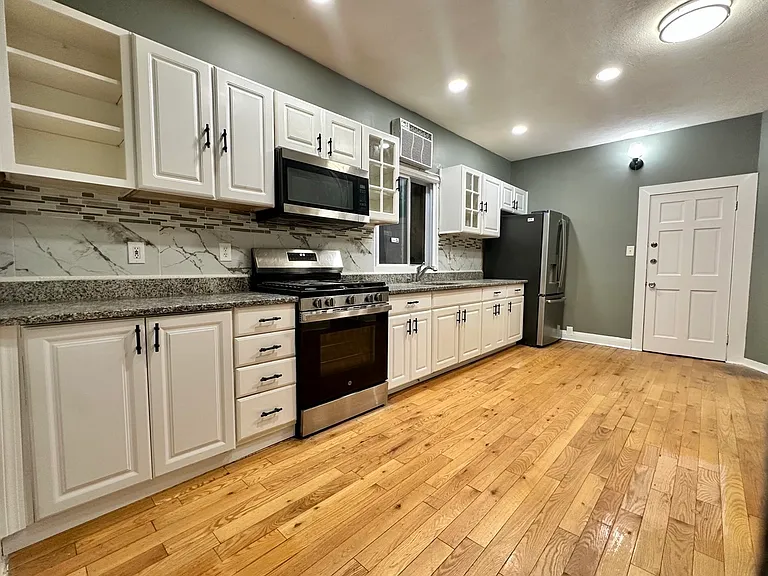 80 Maverick St #1 — Photo 10