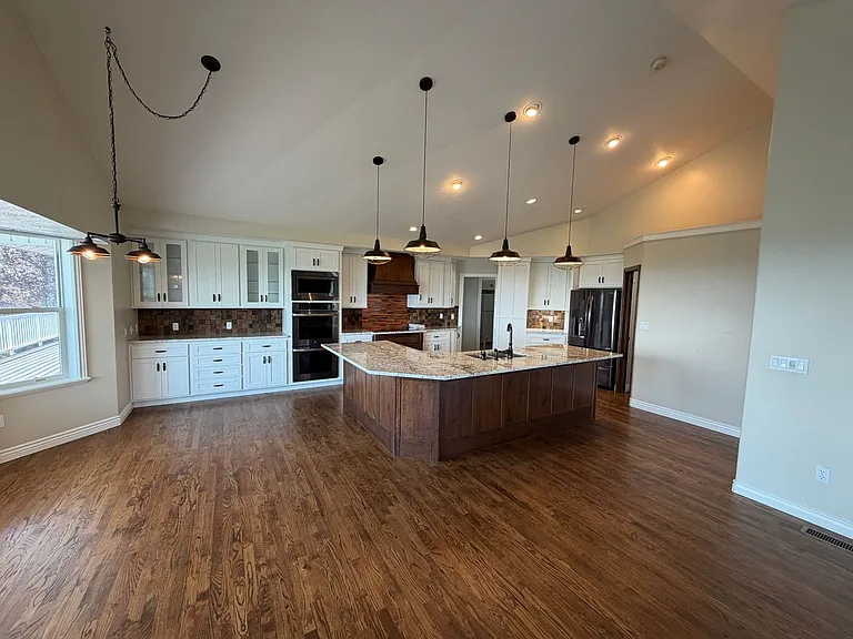 1835 N Beechwood Dr — Photo 6