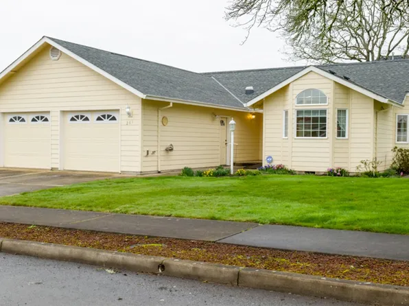 261 E 1st Ave, Estacada, OR 97023