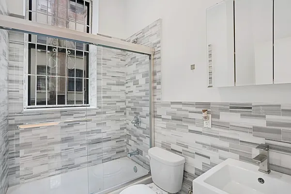 Rented by REZI | media 17