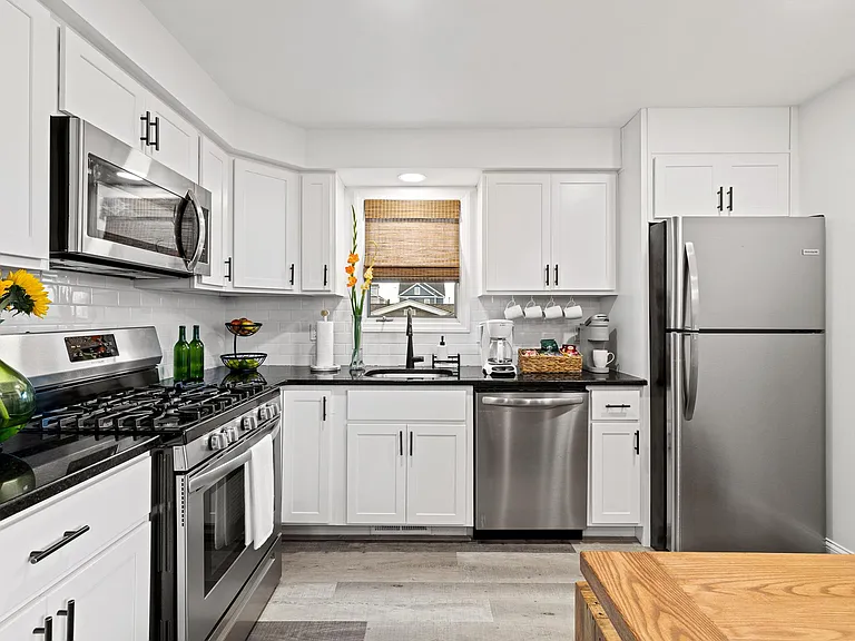 29 21st Ave #3 — Photo 4